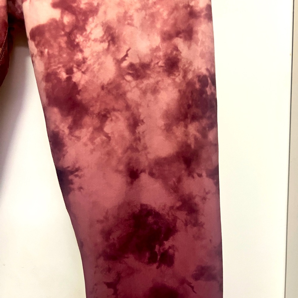 Athleta Women 25" Elation Printed 7/8 Tight Pink Maroon Tie Dye - size M - Picture 3 of 9